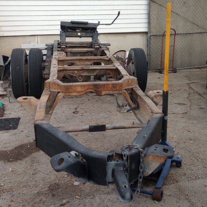 Trailer frame with 5th wheel