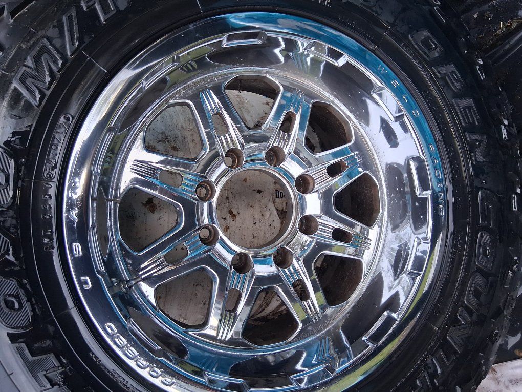 WELD RACING WHEELS WITH FREE TIRES