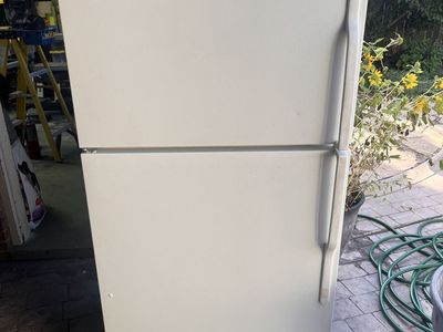 GE 67" Tall Top-Freezer Refrigerator in White