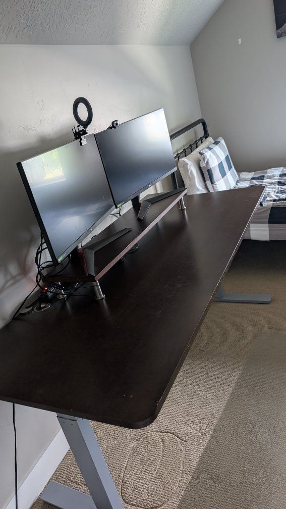 Motorized standing desk with presets and riser