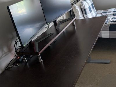 Motorized standing desk with presets and riser
