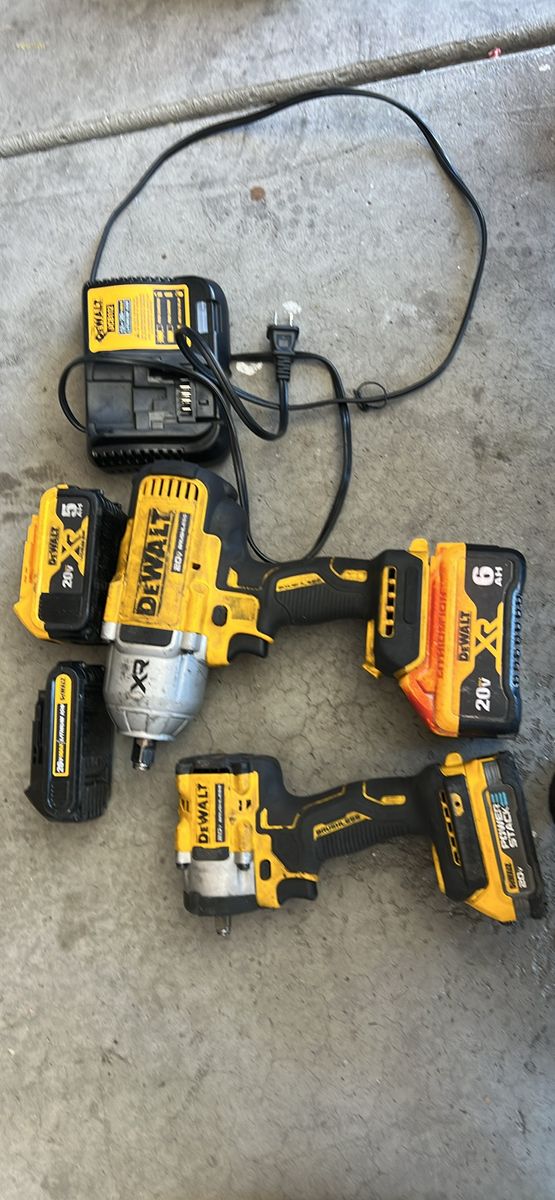 DEWALT 20V MAX XR Cordless Impact Wrenches Kit with Charger & Batteries