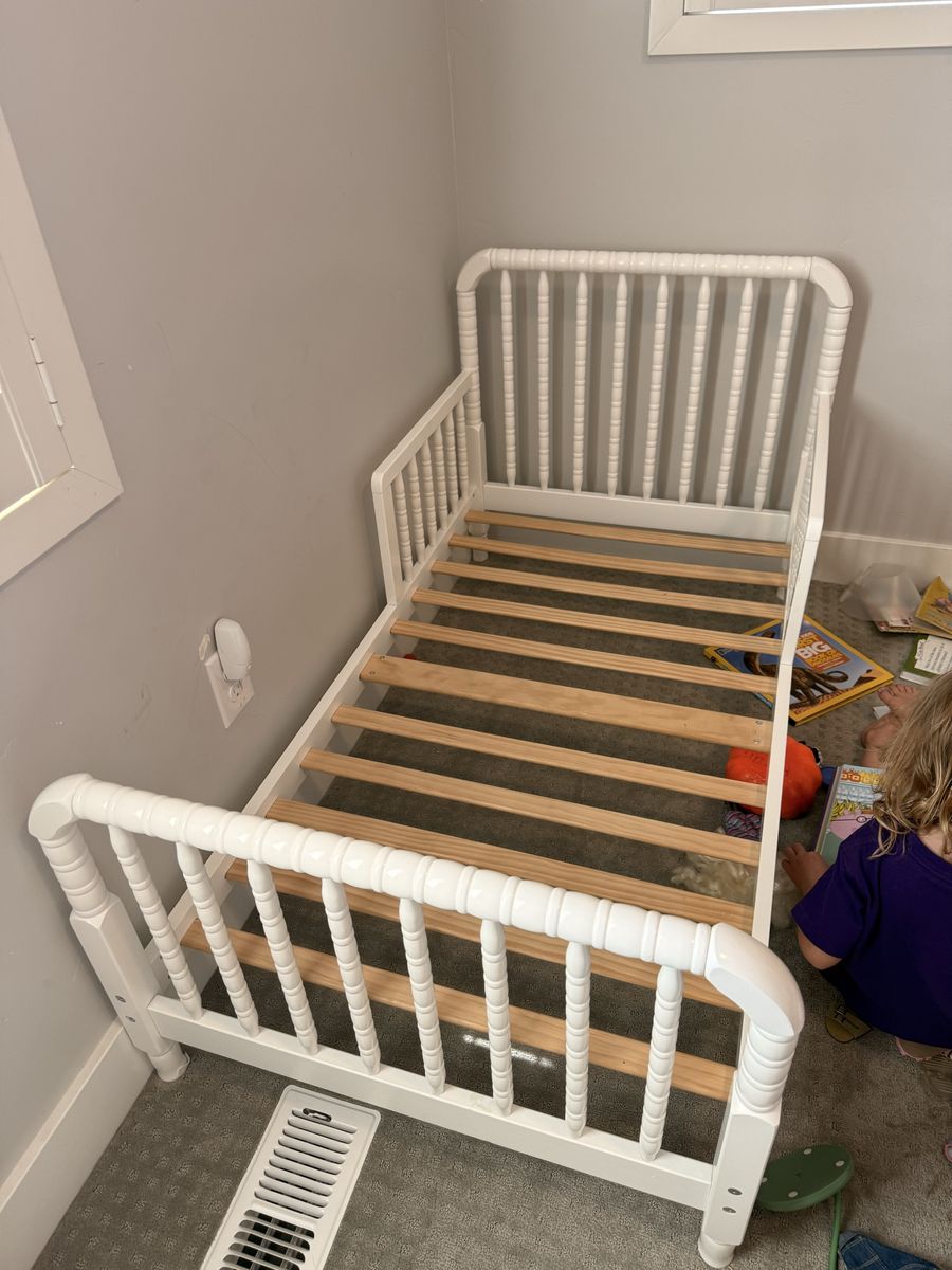 Toddler bed