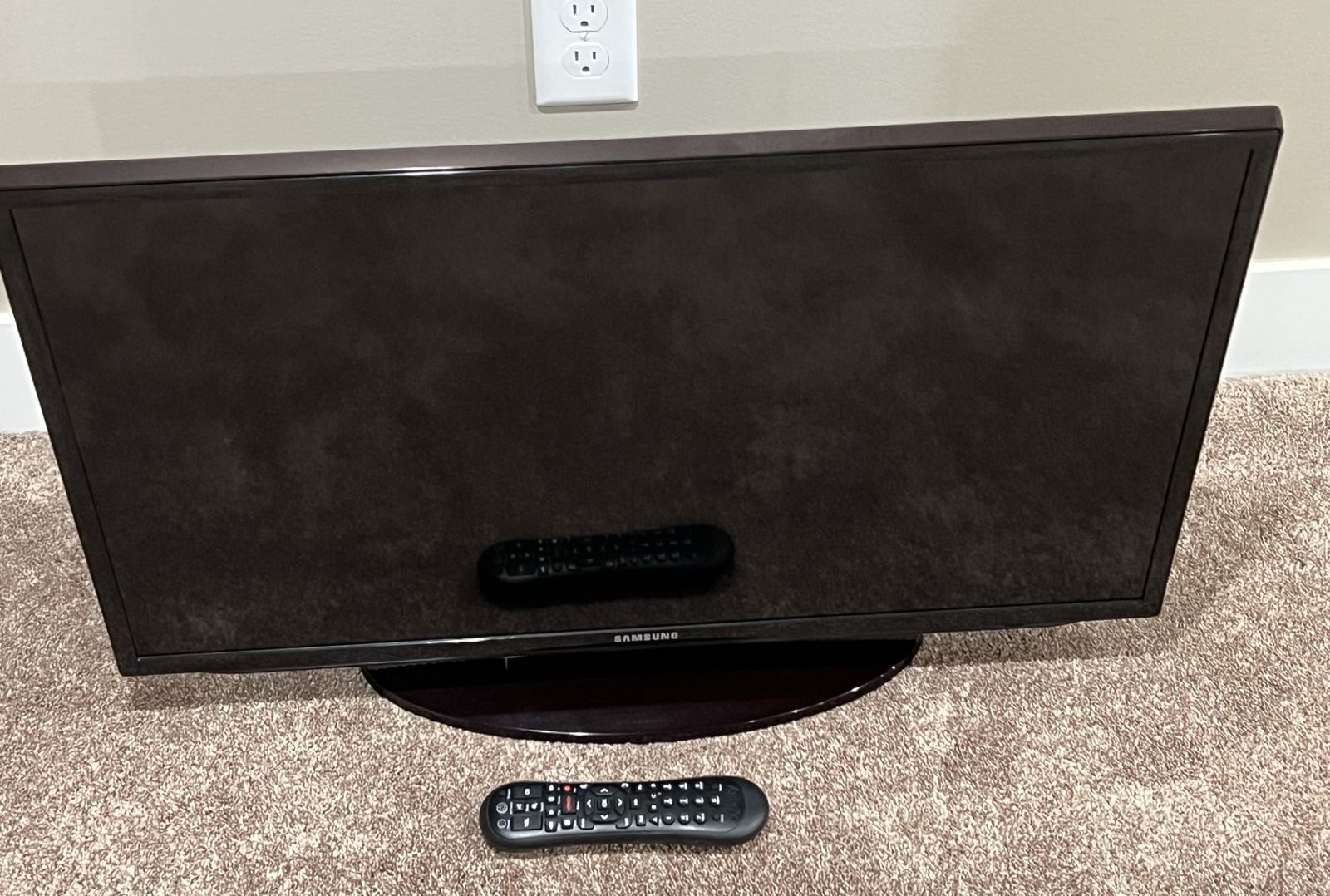 SAMSUNG UN32H5201AF 32" 1080P 120 CMR LED SMART TV with Remote