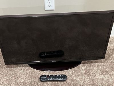 SAMSUNG UN32H5201AF 32" 1080P 120 CMR LED SMART TV with Remote