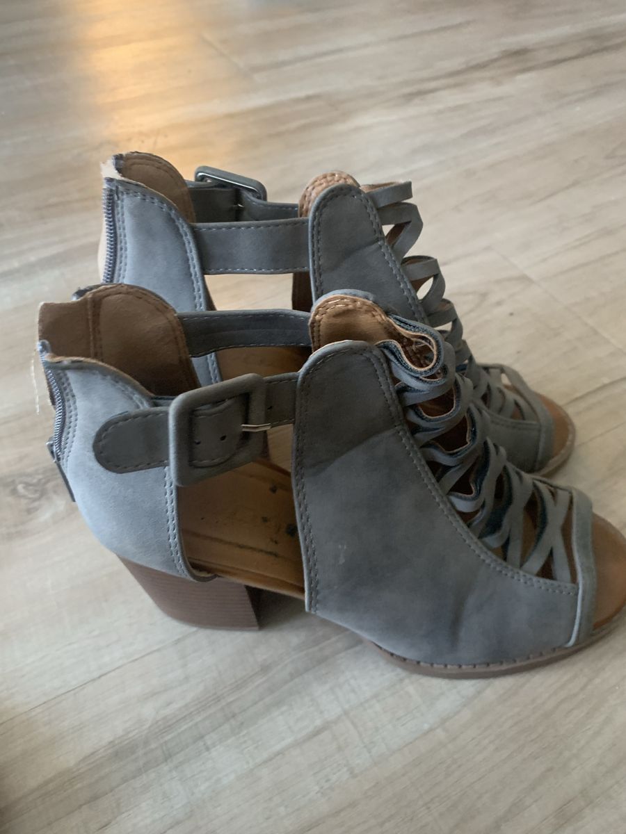 Soda Gray Open-Toe Cutout Block Heel Booties Sandals Size 7