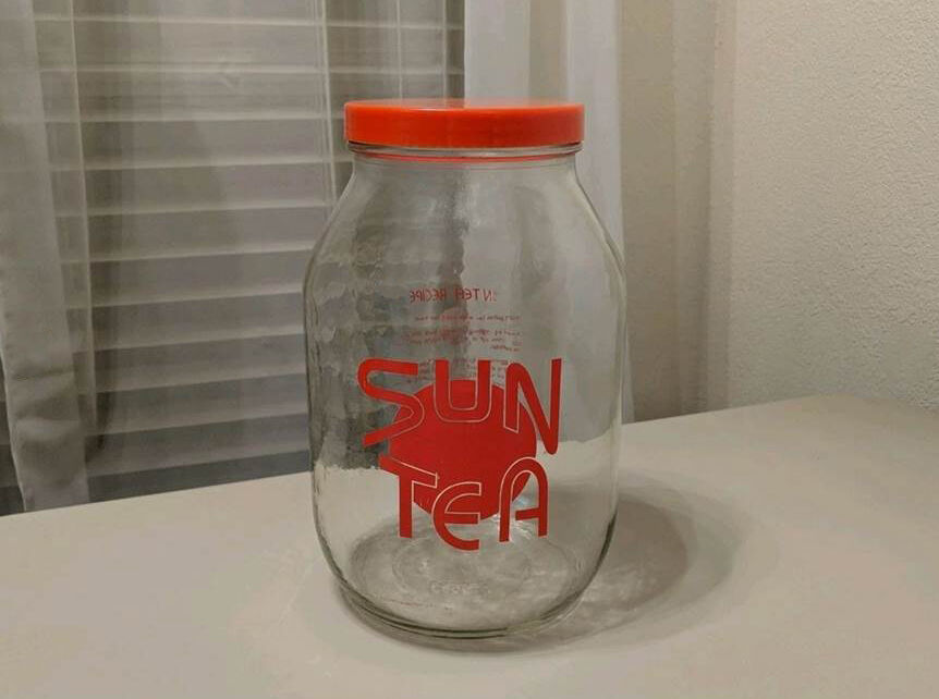 vintage sun tea glass jar  (1 gallon)