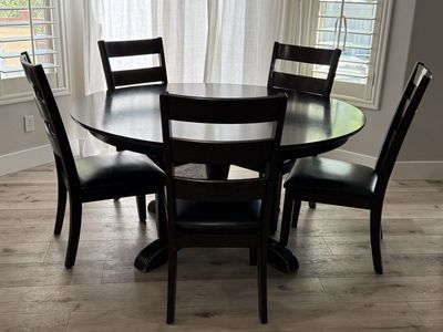 60” Round table and chairs