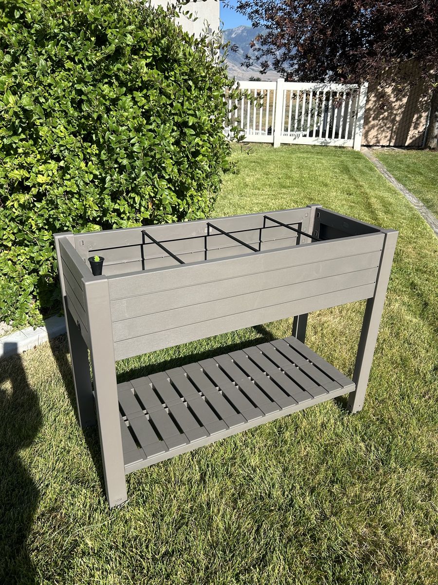 Raised planter box (new)