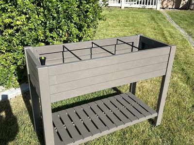 Raised planter box (new)