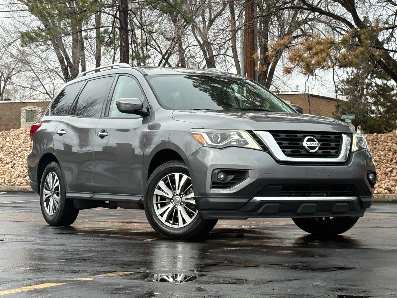 2020 Nissan Pathfinder SV
