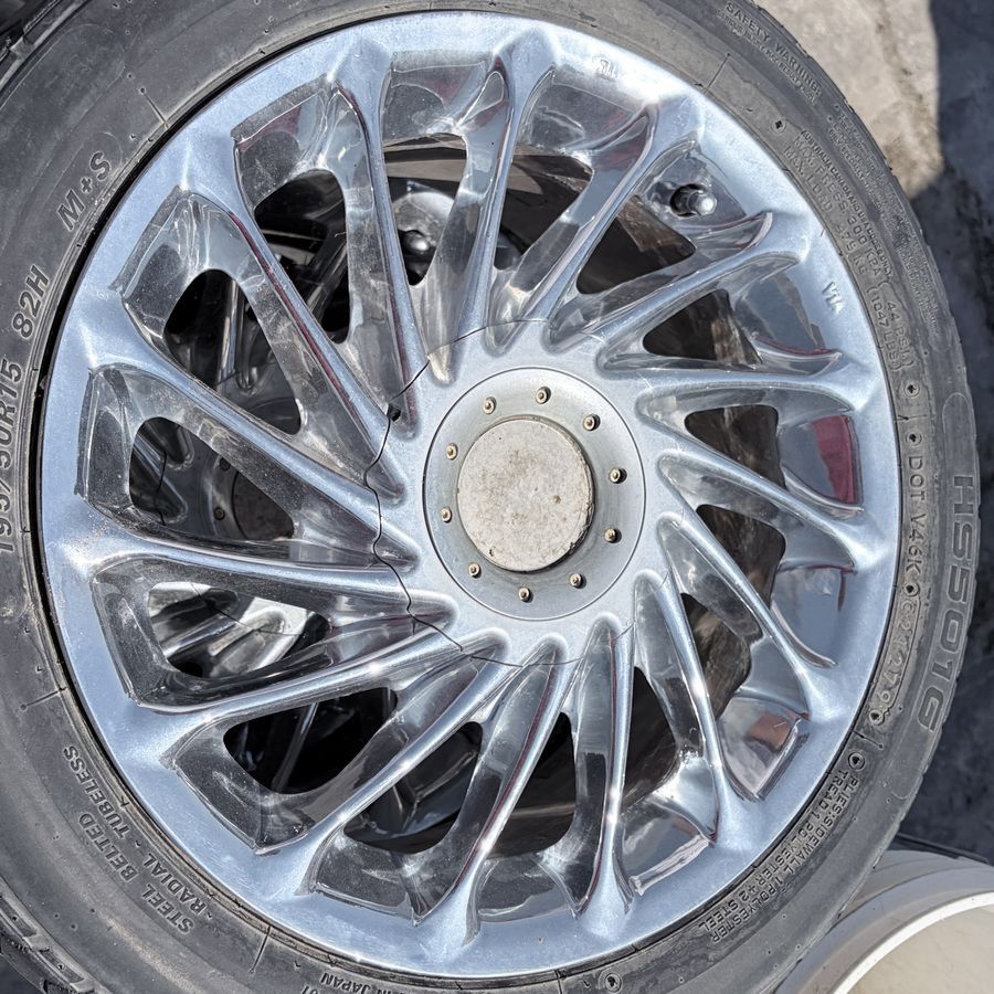 Chrome Multi-Spoke Wheel with Ohtsu FP501 195/50R15 82H Tire