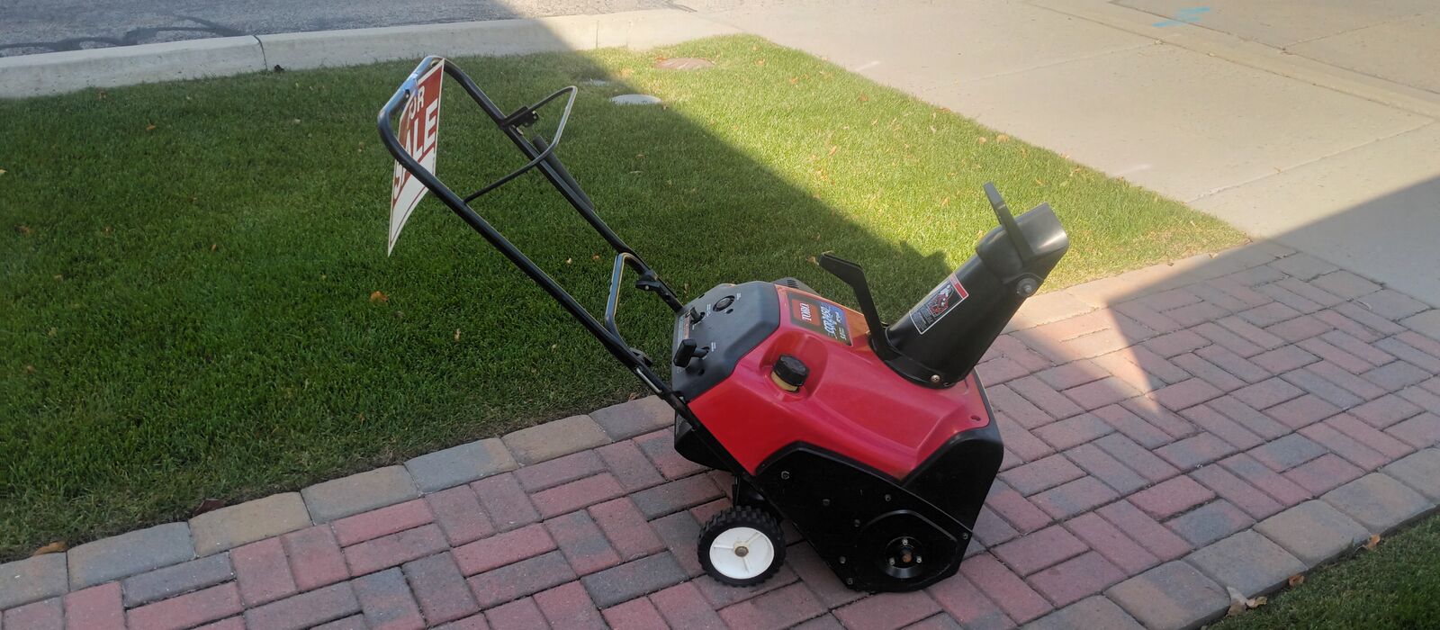 TORO CCR2450 SNOWBLOWER.