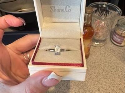 Shane Co. 1.05 Carat Emerald Cut Lab Grown Diamond Ring w/ IGI Report. Size 7