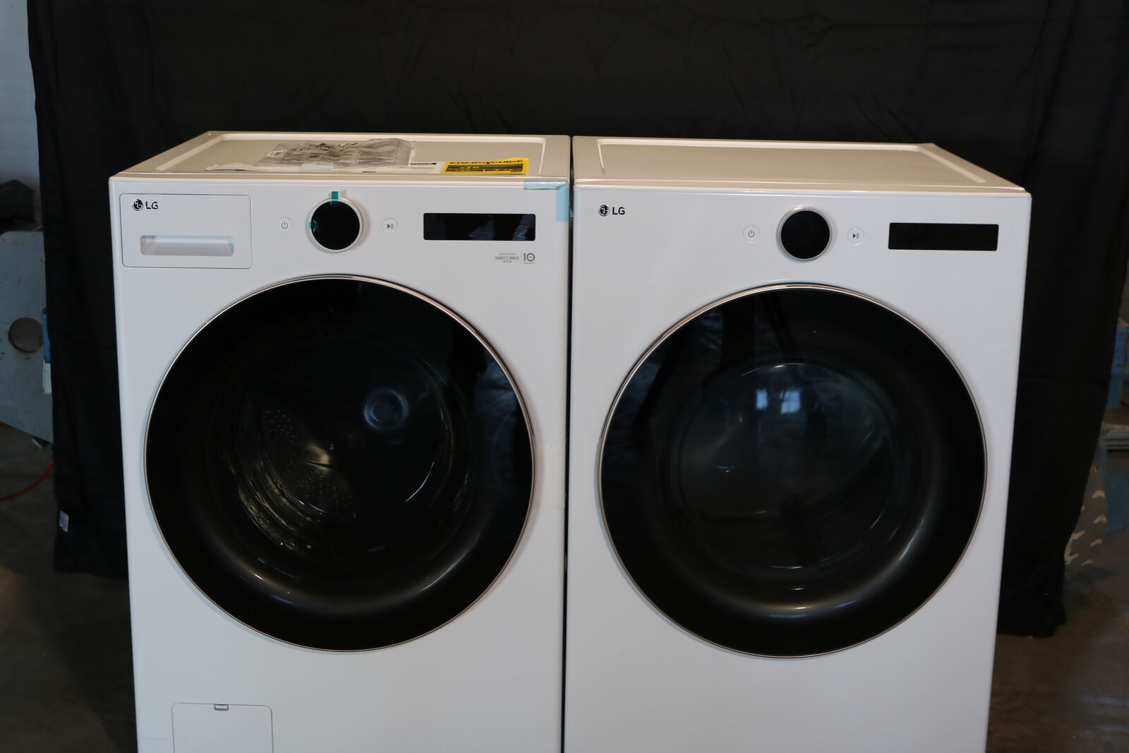 NEW! LG front loading washing machine and dryer - washer dryer matching set!