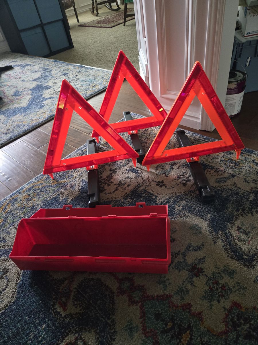 Emergancy Reflector Triangles with storage box