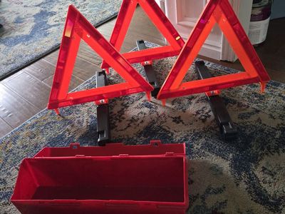 Emergancy Reflector Triangles with storage box