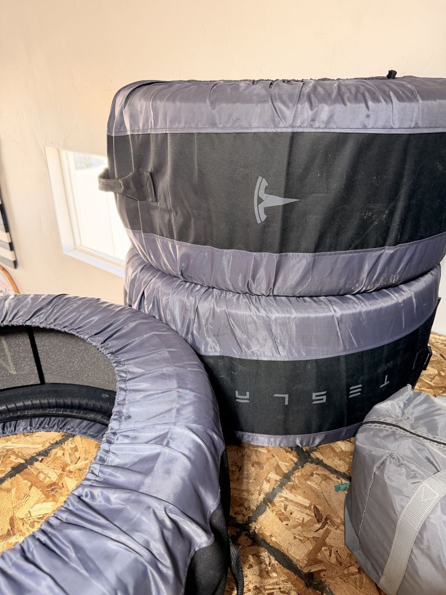 Set of 4 Pirelli Winter Tires for Tesla Model S Plaid 21" with Covers