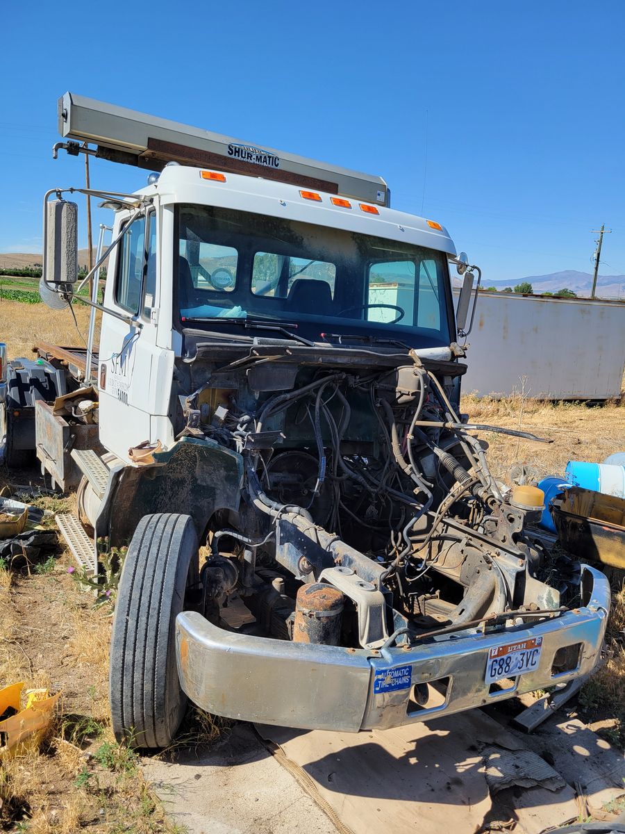 2000 Freightliner Rolloff Truck