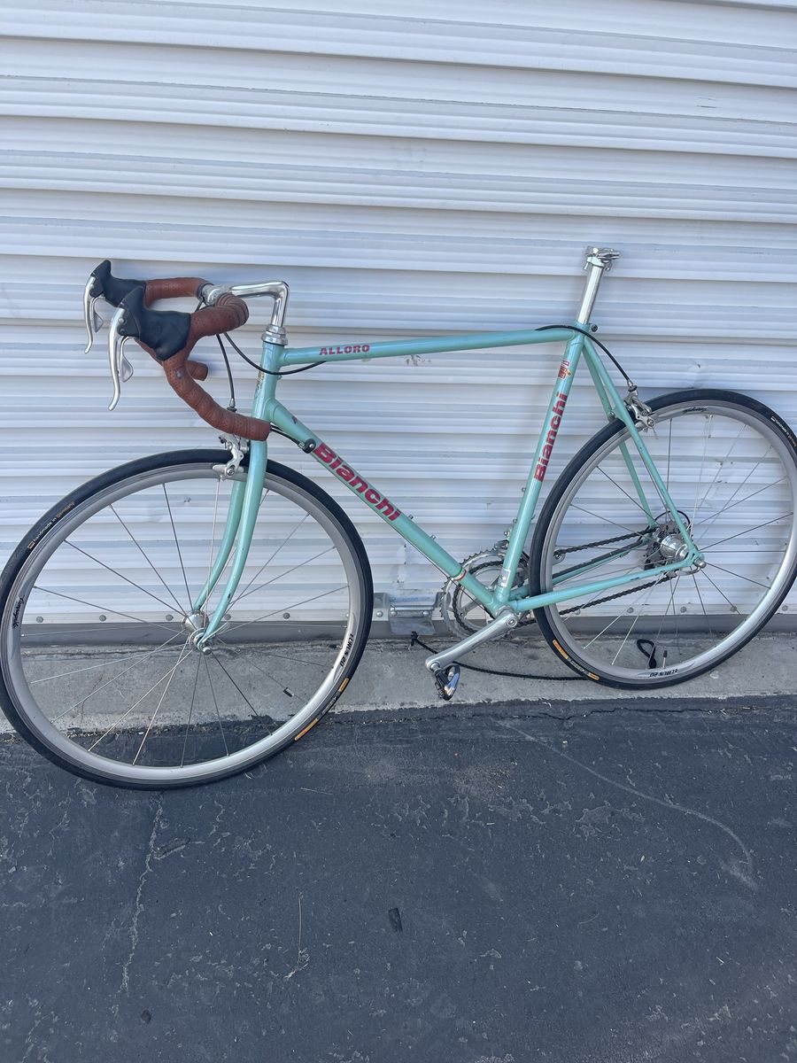Bianchi Alloro Road Bike - Classic Celeste Frame, Campagnolo Veloce Components