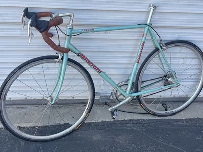 Bianchi Alloro Road Bike - Classic Celeste Frame, Campagnolo Veloce Components