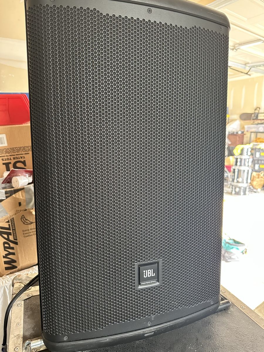 JBL Eon 715 series powered speaker