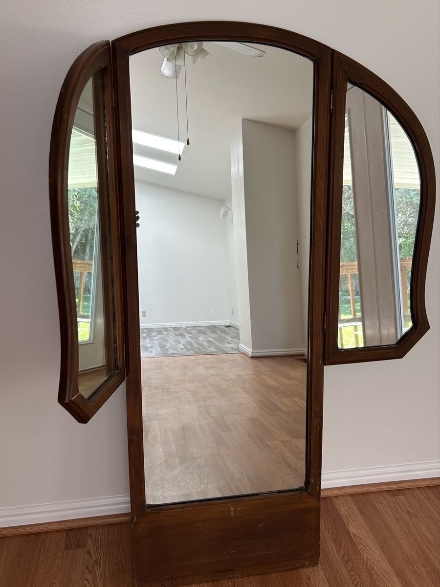 Main image 3
