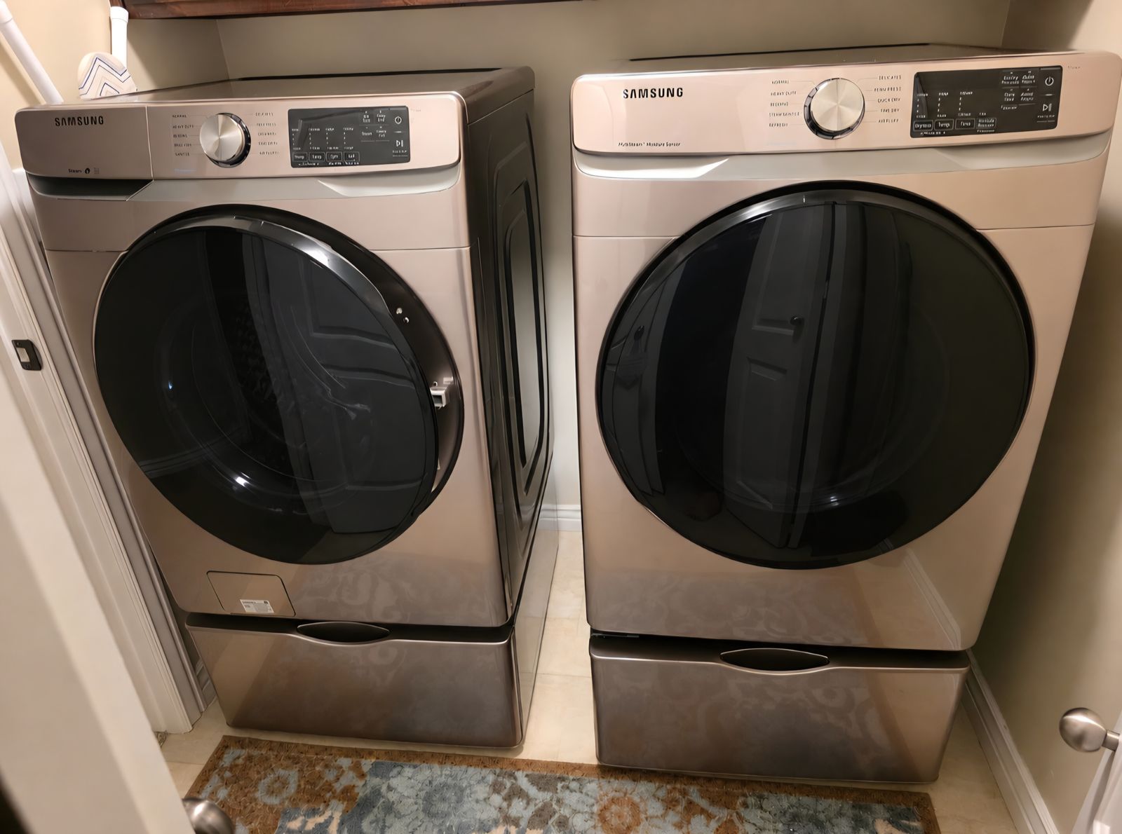 Samsung Washer & Dryer Set With Pedestals 