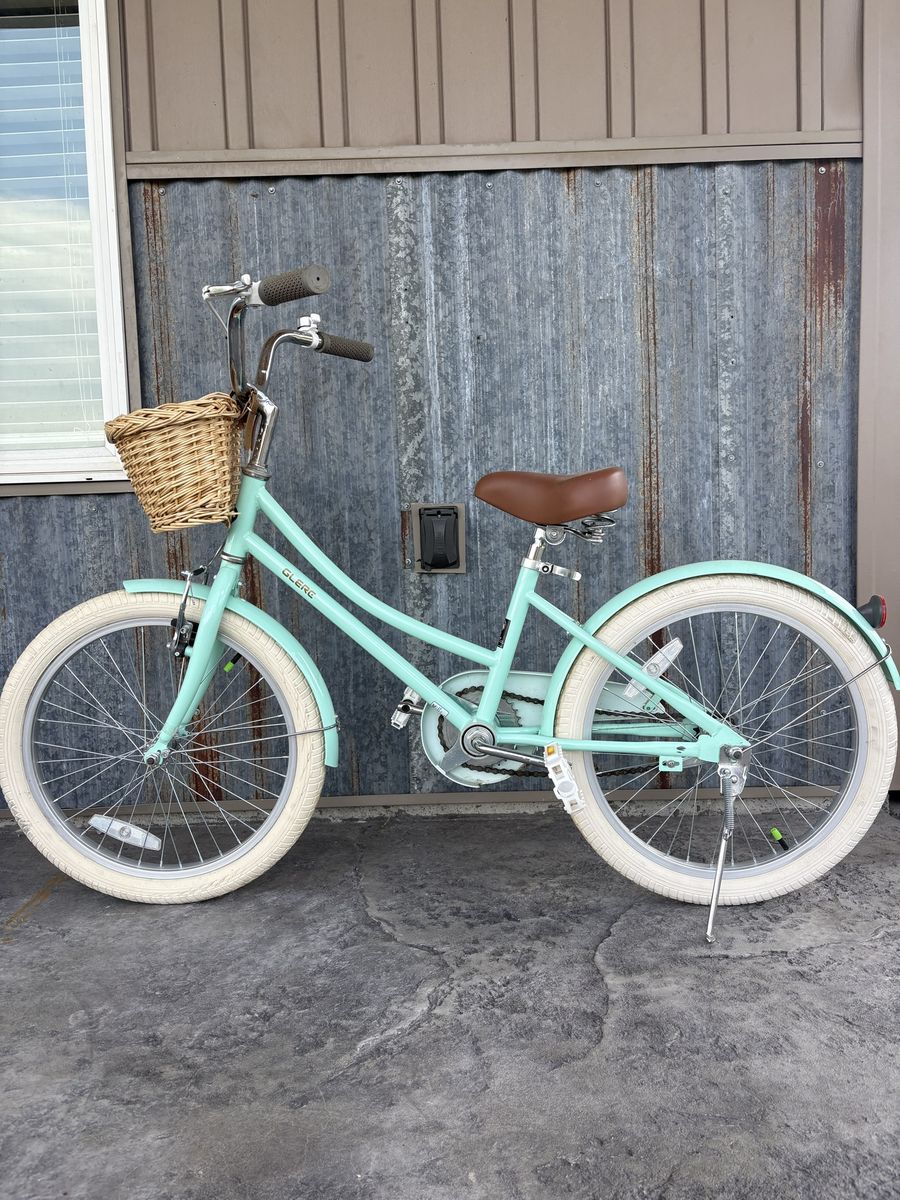 Glerc Bike with basket and bell