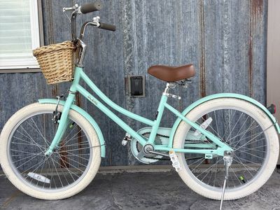 Glerc Bike with basket and bell