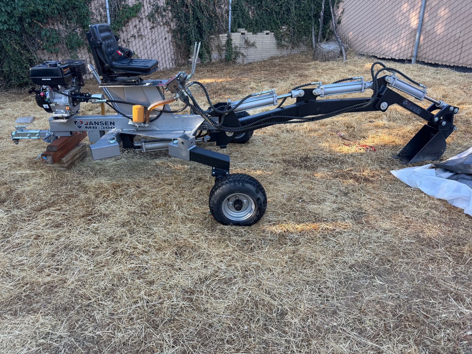 Towable Backhoe MB-300 - Towable backhoe standard with 10" trench bucket