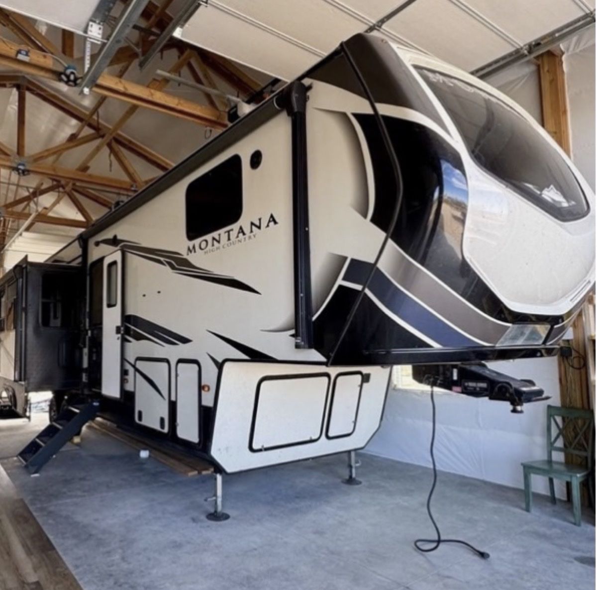 2021 Keystone Montana High Country 5th Wheel RV - Luxury Travel Trailer
