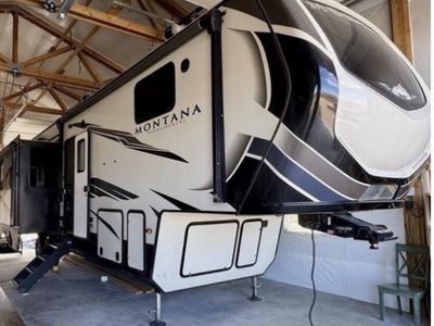 2021 Keystone Montana High Country 5th Wheel RV - Luxury Travel Trailer