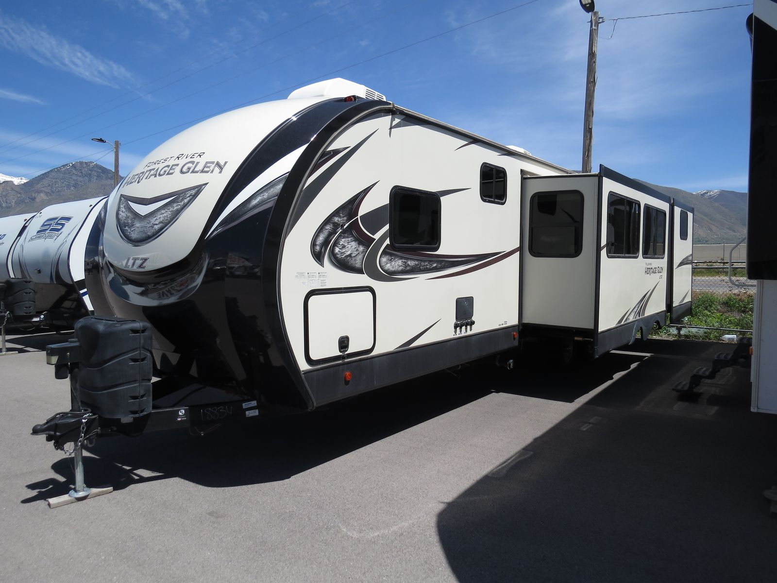 2020 Heritage Glen 322BH (Bunks!) 2 Full Bathrooms!