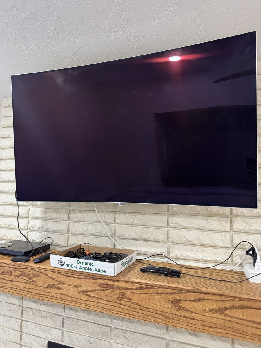 LG Curved OLED Smart TV - 55 inch 3D with 3D/Blu-ray disk player and 3D glasses