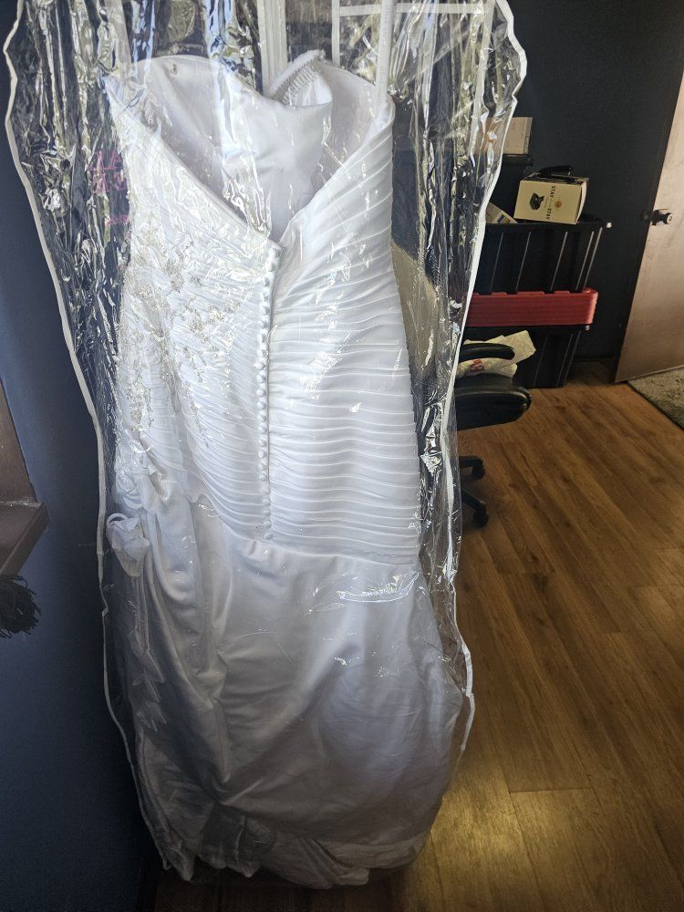 Alfred Angelo White Strapless Wedding Dress Gown with Beaded Embellishments, Size 6