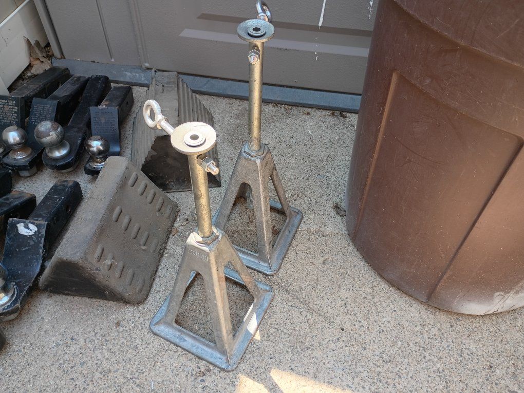 Trailer stabilizer aluminum jacks