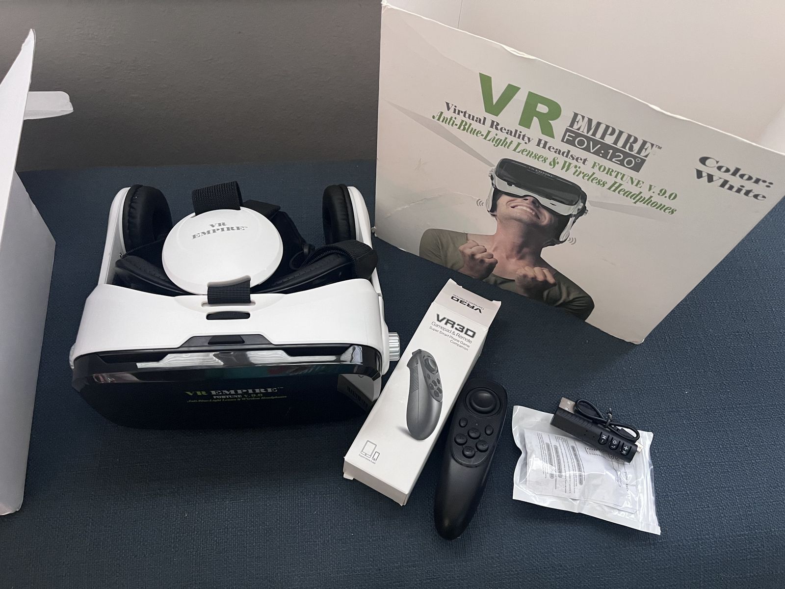 VR Headset EMPIRE Brand FOV:120 degress compatible with iPhone Android