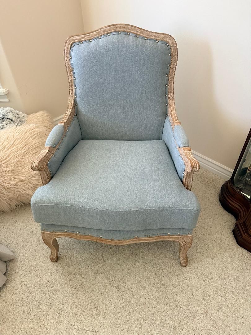 Beautiful Like New Blue Chair