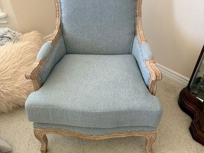 Beautiful Like New Blue Chair
