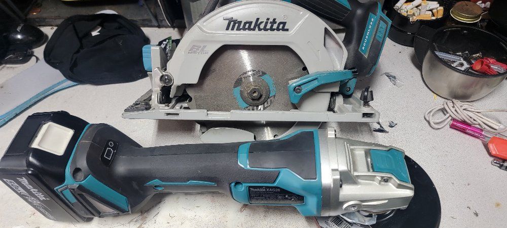 Makita 18-Volt Circular Saw & 
 Angle Grinder Set