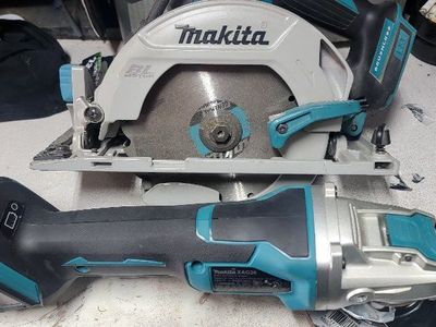 Makita 18-Volt Circular Saw &
Angle Grinder Set