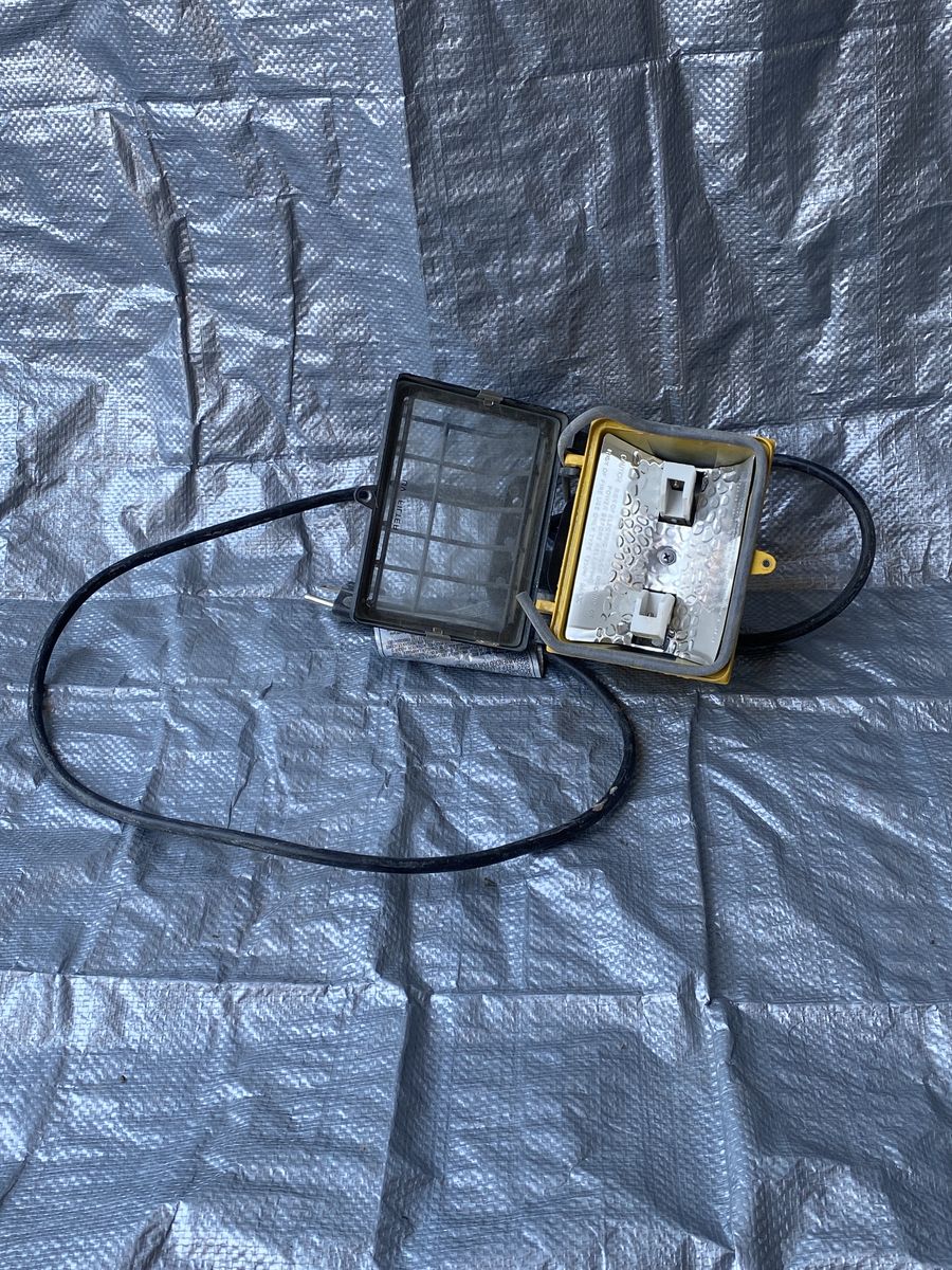 Portable Halogen Work Light with Grounded Cord