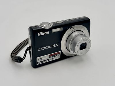 Nikon Coolpix S220 Digital Camera