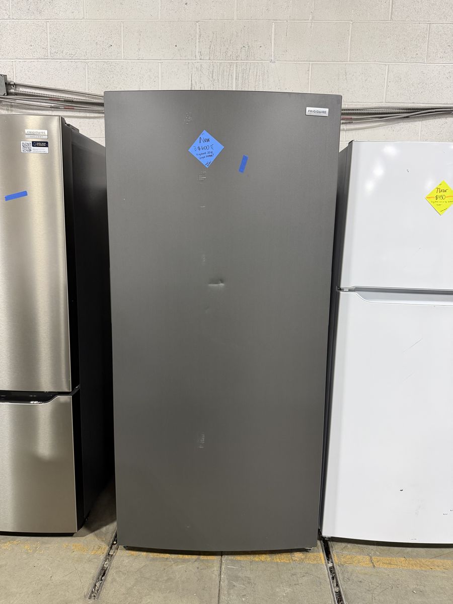 SPARKLING NEW FRIGIDAIRE 20 CF UPRIGHT FREEZER