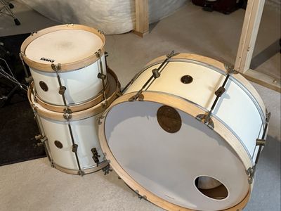 A&F Antique White Drum Kit - Maple