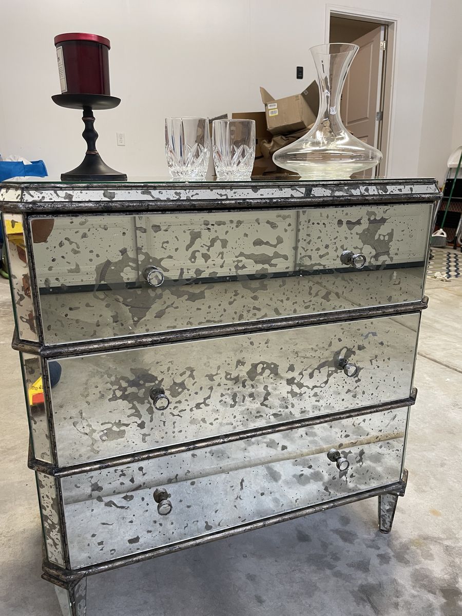 Antiqued mirrored nice little dresser