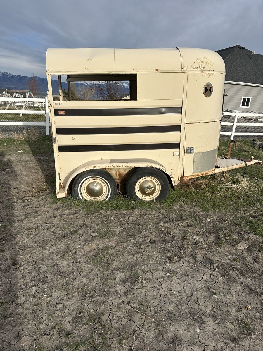 Old 2 Horse Trailer