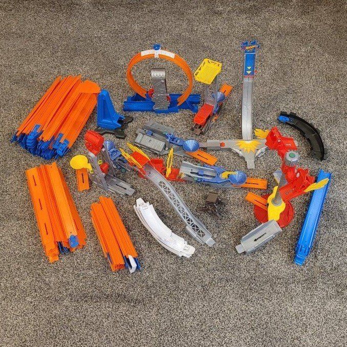 Hot Wheels Tricks and Tracks