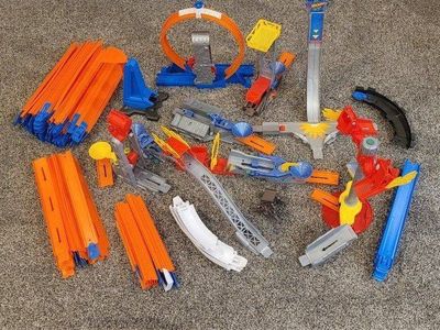 Hot Wheels Tricks and Tracks
